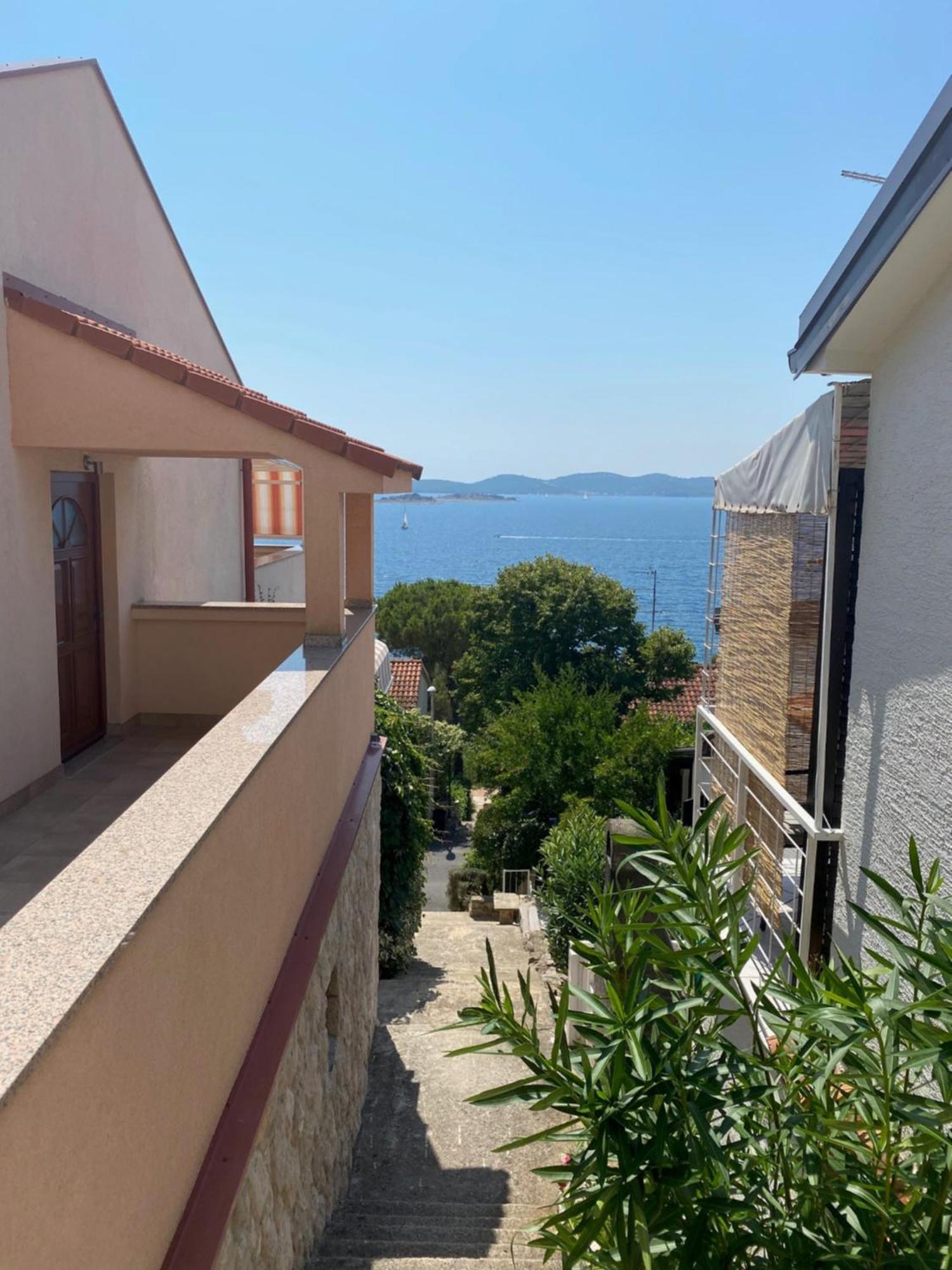 Apartment Mona 1, Fantastischer Meerblick Drage Bagian luar foto